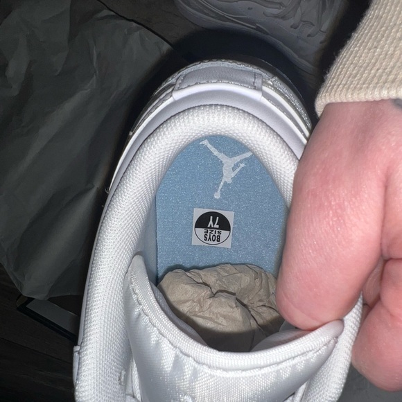 SOLD ***Nike Jordan’s Glitter Swoosh 🎁 NEW! name brand NIKE JORDAN - Picture 8 of 16